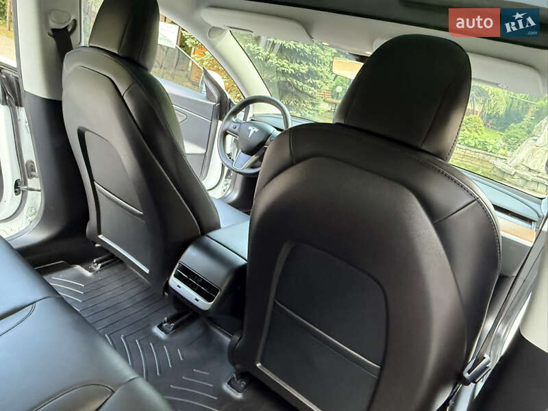 Седан Tesla Model 3 2020 в Дрогобыче