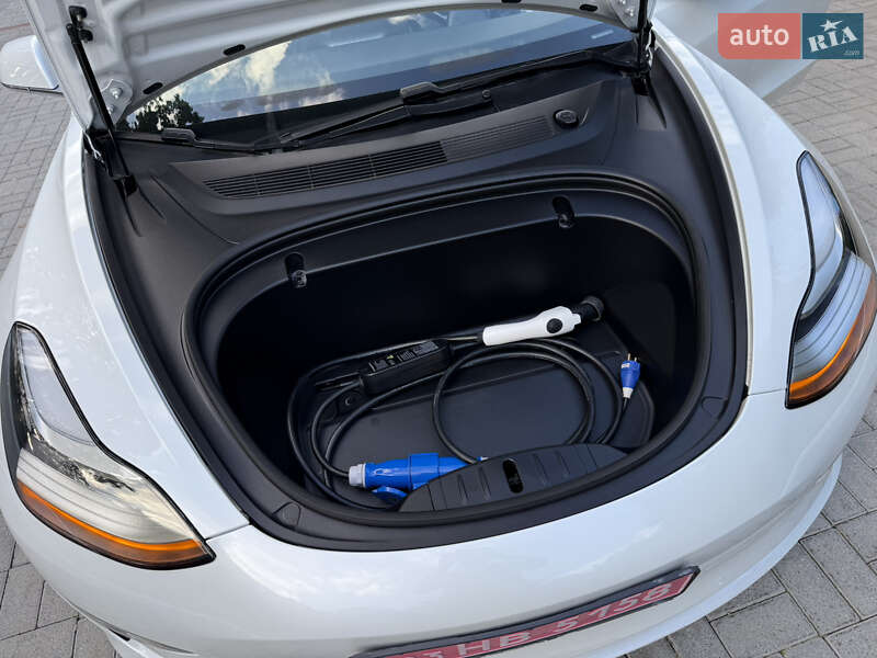 Седан Tesla Model 3 2020 в Дрогобыче