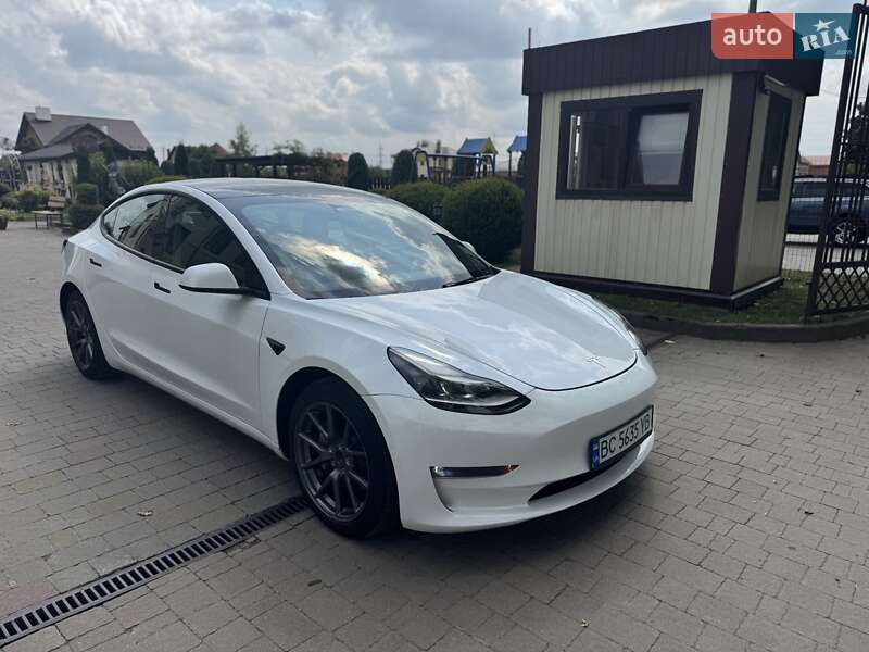 Седан Tesla Model 3 2022 в Стрые