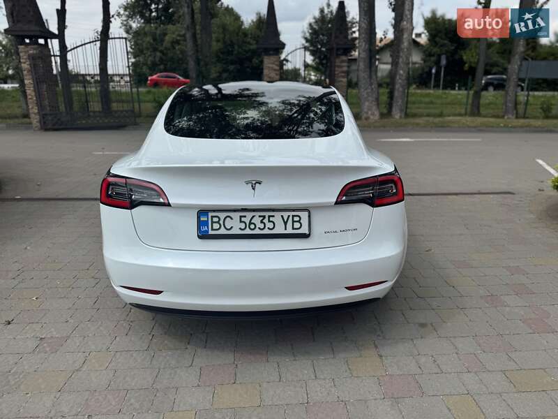 Седан Tesla Model 3 2022 в Стрые