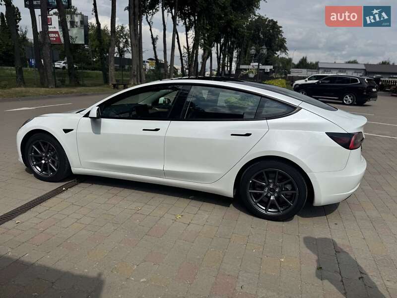 Седан Tesla Model 3 2022 в Стрые