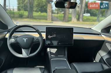 Седан Tesla Model 3 2022 в 
