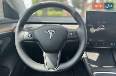 Седан Tesla Model 3 2022 в 