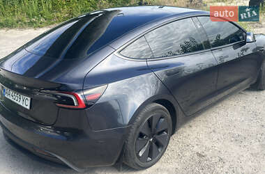 Седан Tesla Model 3 2024 в 