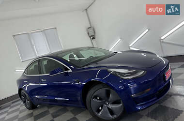 Седан Tesla Model 3 2019 в 