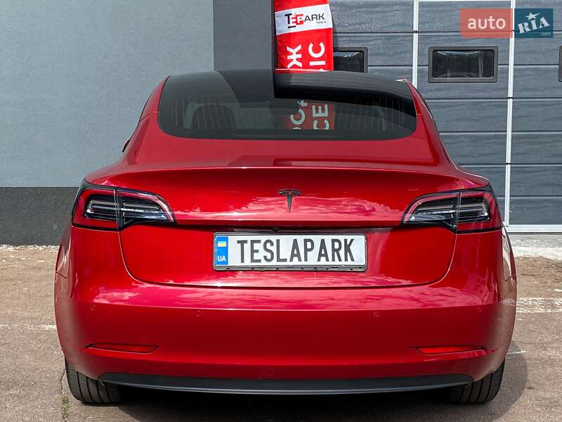 Седан Tesla Model 3 2018 в Києві