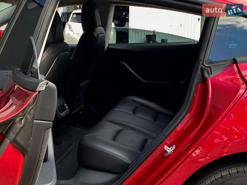 Седан Tesla Model 3 2018 в Києві