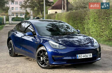 Седан Tesla Model 3 2022 в 