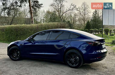Седан Tesla Model 3 2022 в 