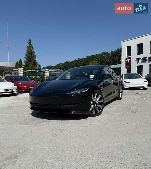 Седан Tesla Model 3 2024 в 