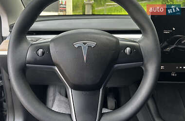 Седан Tesla Model 3 2022 в 