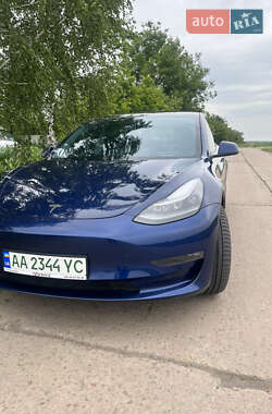 Седан Tesla Model 3 2021 в 