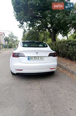 Седан Tesla Model 3 2021 в 