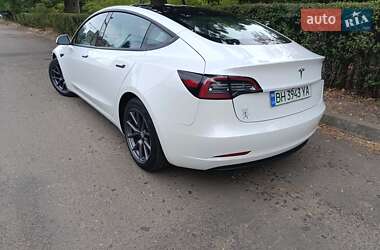 Седан Tesla Model 3 2021 в 