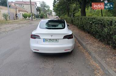 Седан Tesla Model 3 2021 в 