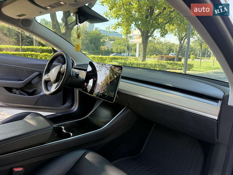 Седан Tesla Model 3 2019 в Днепре