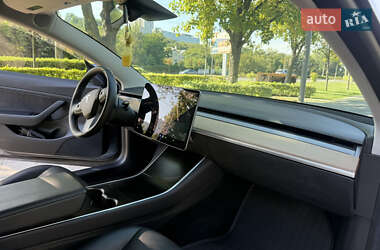 Седан Tesla Model 3 2019 в 