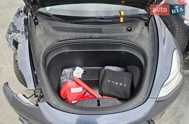 Седан Tesla Model 3 2019 в 