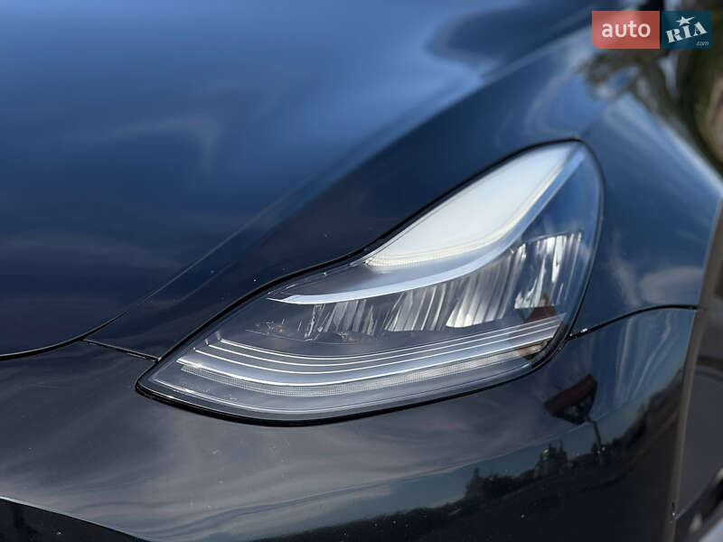 Седан Tesla Model 3 2019 в Кривому Розі
