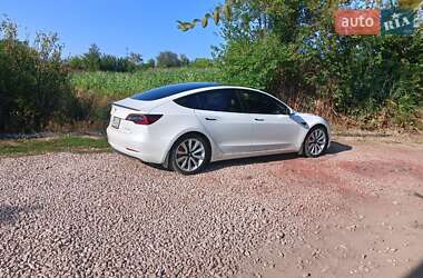 Седан Tesla Model 3 2022 в 