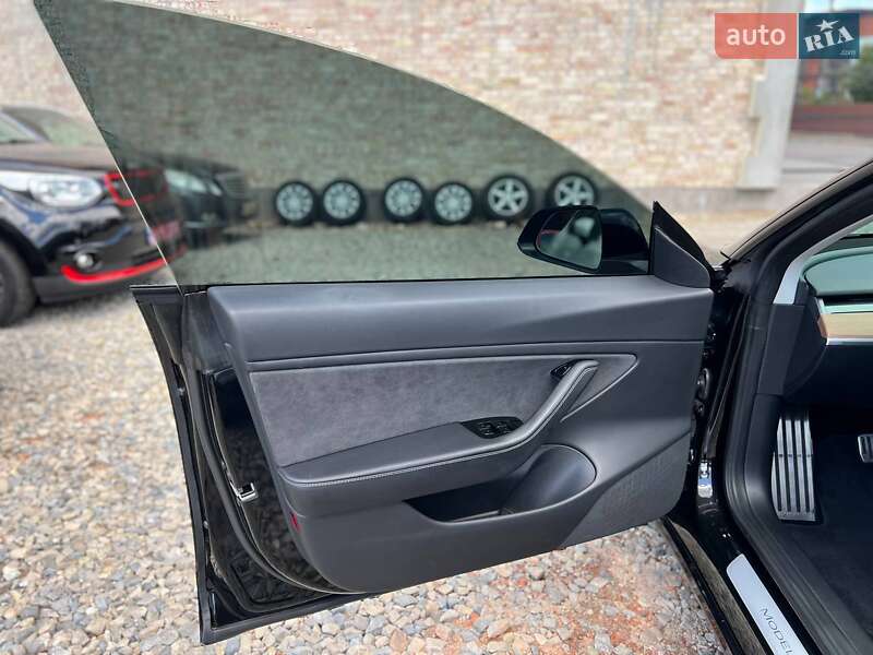 Седан Tesla Model 3 2018 в Коломиї