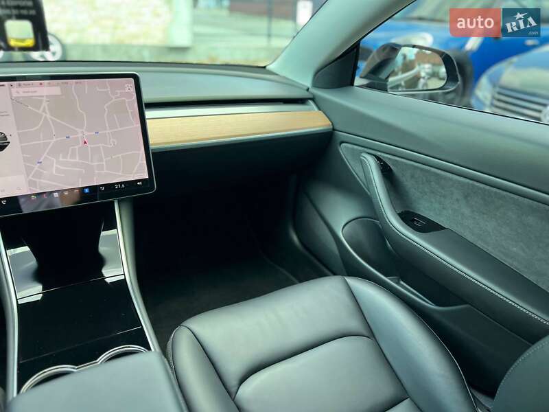 Седан Tesla Model 3 2018 в Коломиї