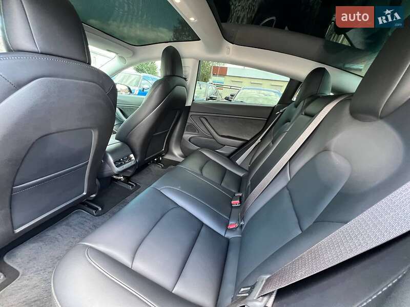 Седан Tesla Model 3 2018 в Коломиї