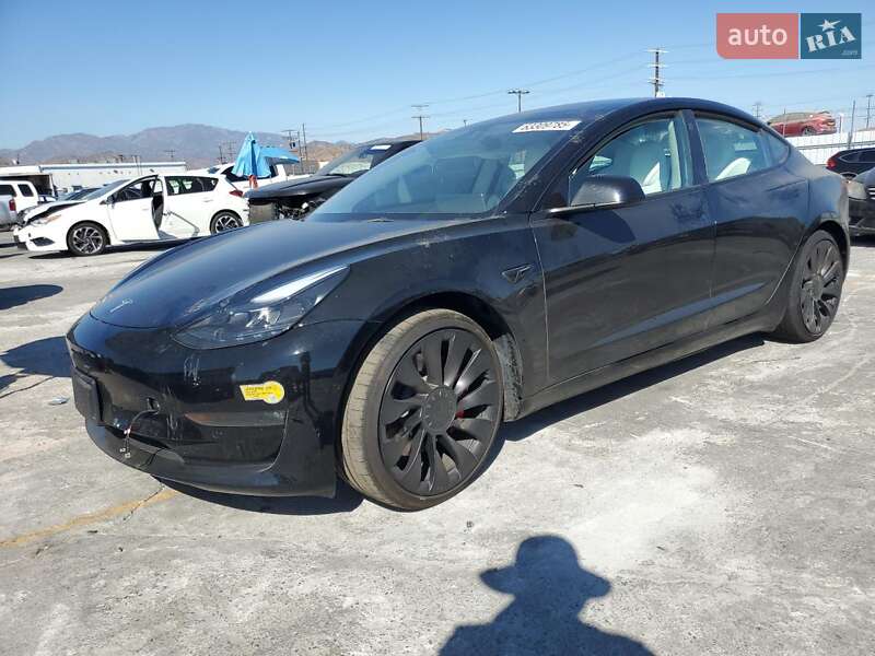 Седан Tesla Model 3 2022 в 