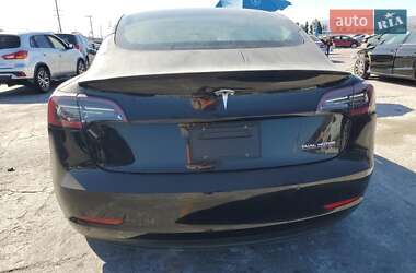 Седан Tesla Model 3 2022 в 
