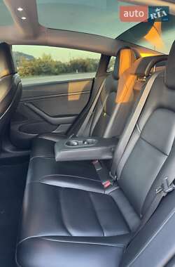 Седан Tesla Model 3 2020 в 