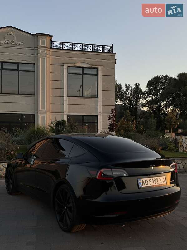 Седан Tesla Model 3 2020 в Хусте