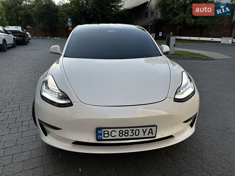 Седан Tesla Model 3 2019 в Львові