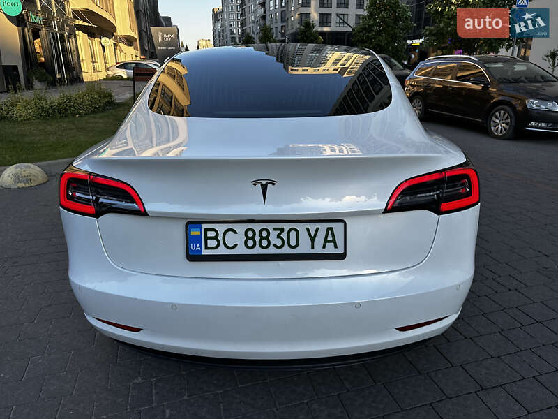 Седан Tesla Model 3 2019 в Львові