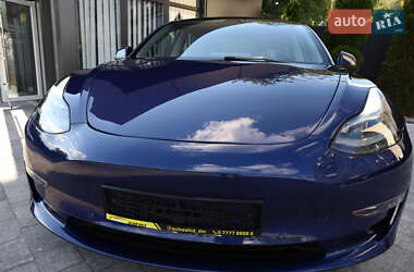 Седан Tesla Model 3 2022 в 