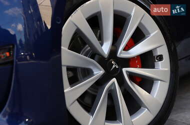Седан Tesla Model 3 2022 в 