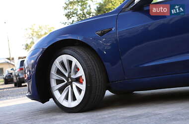 Седан Tesla Model 3 2022 в Дрогобыче
