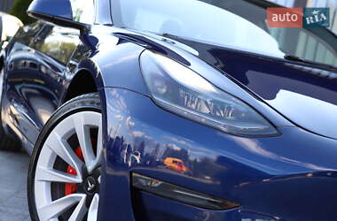 Седан Tesla Model 3 2022 в 