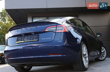 Седан Tesla Model 3 2022 в 