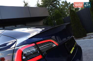 Седан Tesla Model 3 2022 в 