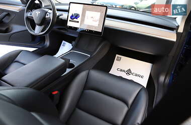 Седан Tesla Model 3 2022 в 