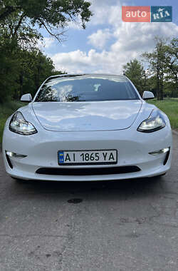 Седан Tesla Model 3 2021 в 