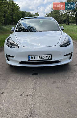 Седан Tesla Model 3 2021 в 