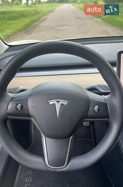 Седан Tesla Model 3 2021 в 