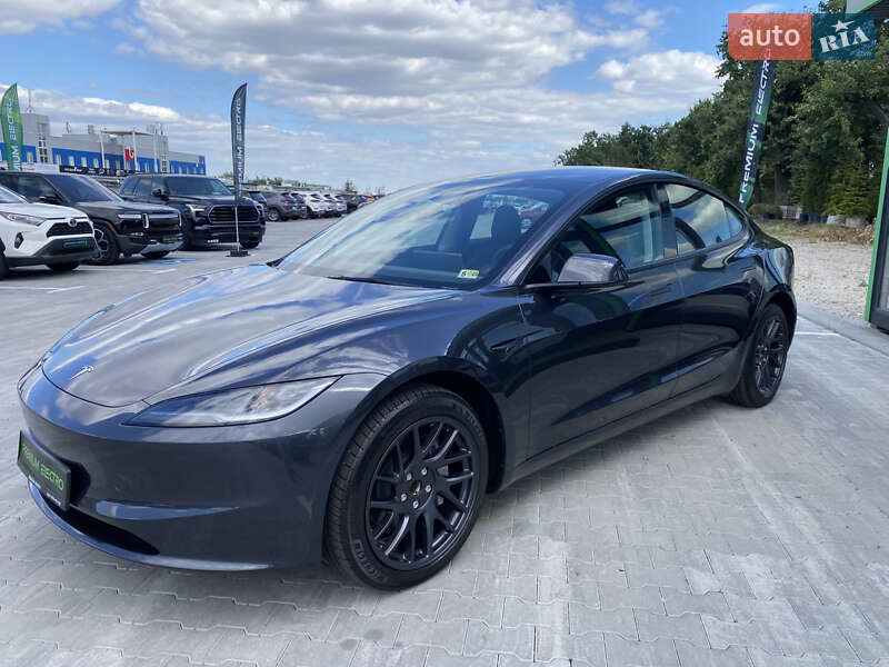 Tesla Model 3 2024