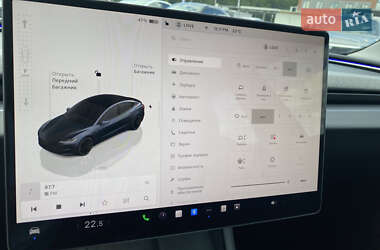 Седан Tesla Model 3 2024 в 