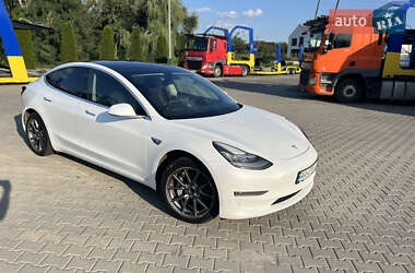 Седан Tesla Model 3 2020 в 