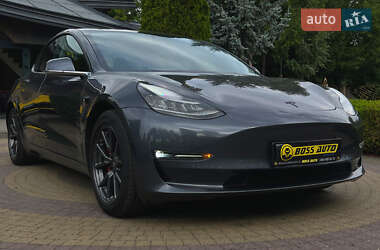 Седан Tesla Model 3 2019 в Львові