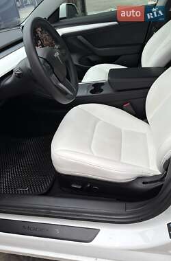 Седан Tesla Model 3 2021 в 