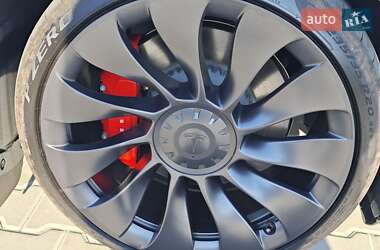 Седан Tesla Model 3 2023 в 