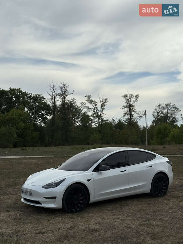 Седан Tesla Model 3 2022 в Кропивницком